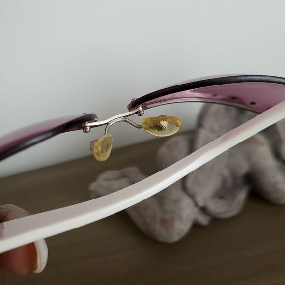 Vintage Guess Studded Pink Lens White Arms Y2K Bratz 00s Sunglasses Wide Wrap - Picture 12 of 13